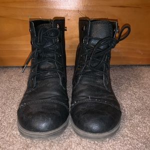 Combat boots